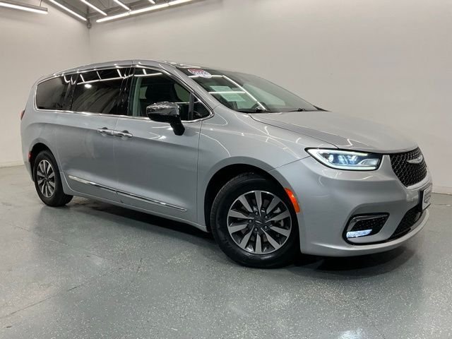 Used 2023 Chrysler Pacifica Hybrid Limited with VIN 2C4RC1S70PR626047 for sale in Middlesboro, KY