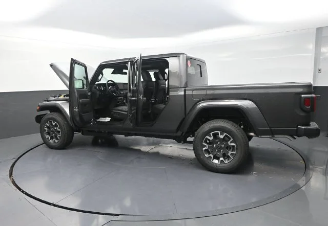 New 2026 Granite Crystal Metallic Clear-Coat Exterior Paint Jeep Sahara image 32