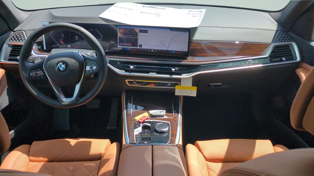 New 2026 Mineral White Metallic BMW xDrive40i image 13