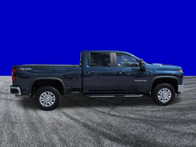 Certified Used 2020 Northsky Blue Metallic Chevrolet LT image 3