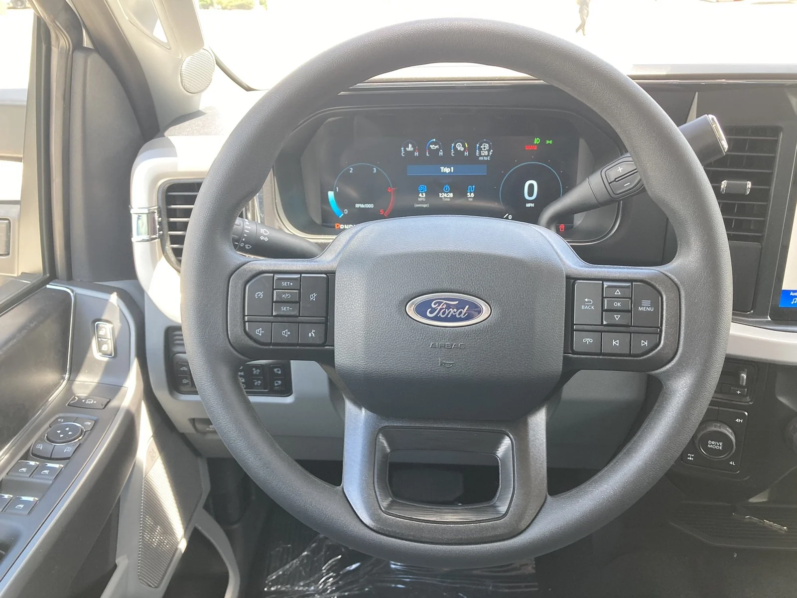 New 2026 Oxford White Ford F-350® XLT image 10