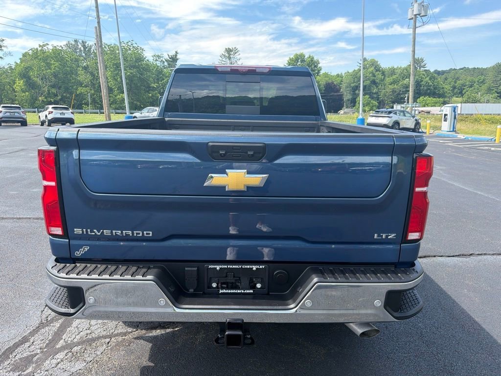 Used 2025 Lakeshore Blue Metallic Chevrolet LTZ image 9