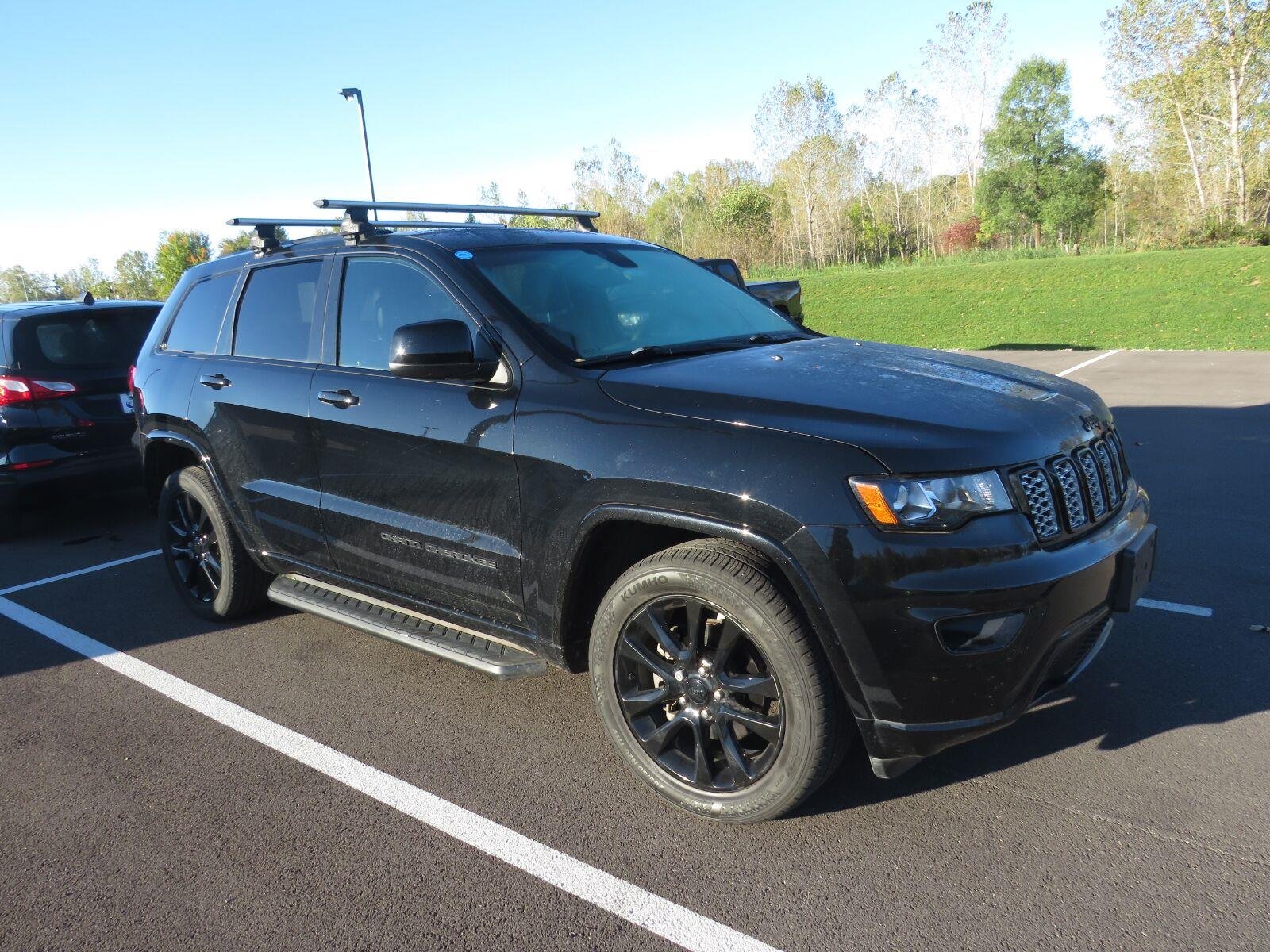 Used 2019 Diamond Black Crystal Pearlcoat Jeep Altitude image 5