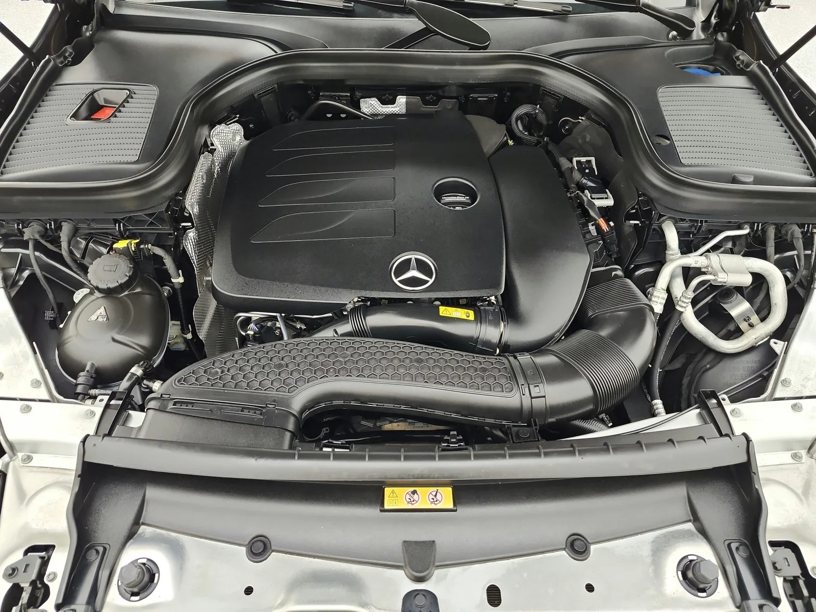 Used 2022 Graphite Grey Metallic Mercedes-Benz GLC 300 SUV image 15
