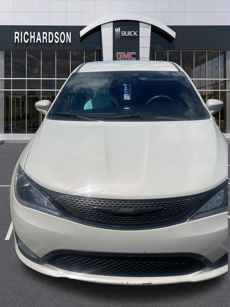 Used 2020 White Chrysler Touring image 12