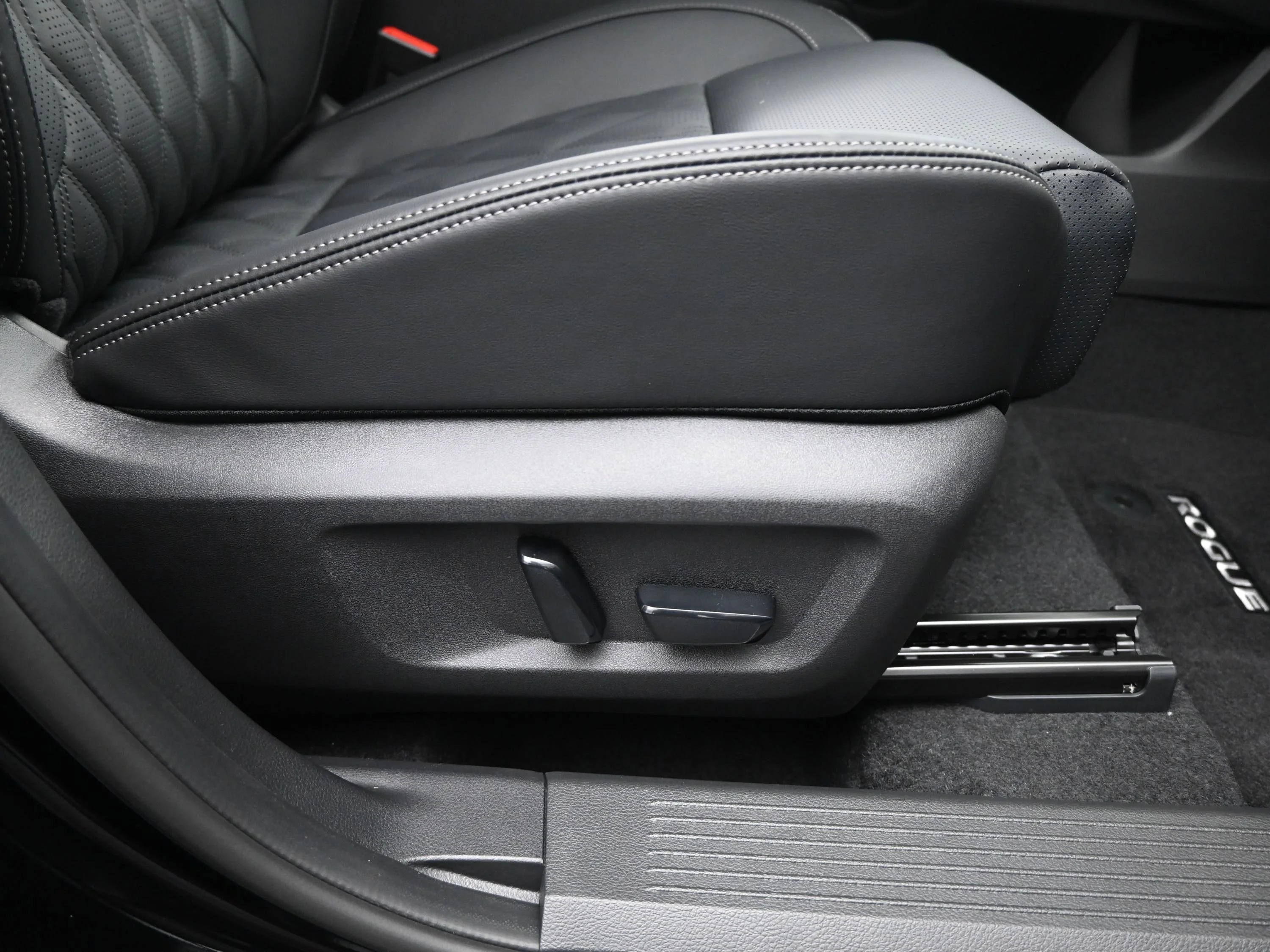 New 2026 Super Black Nissan Platinum image 15