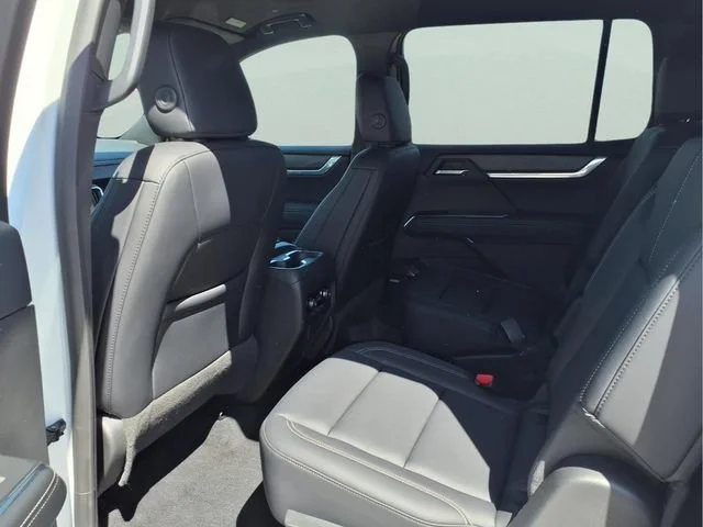 Used 2026 Summit White GMC Elevation image 22