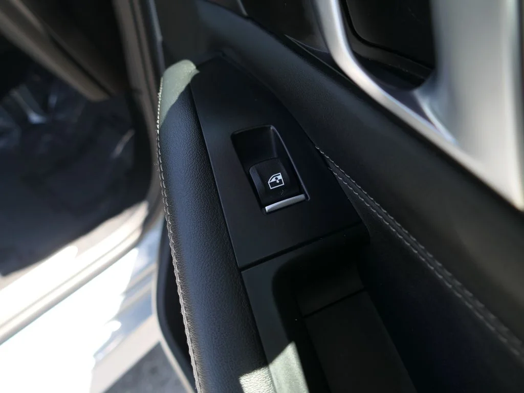 Used 2025 Brooklyn Grey Metallic BMW M60i image 25