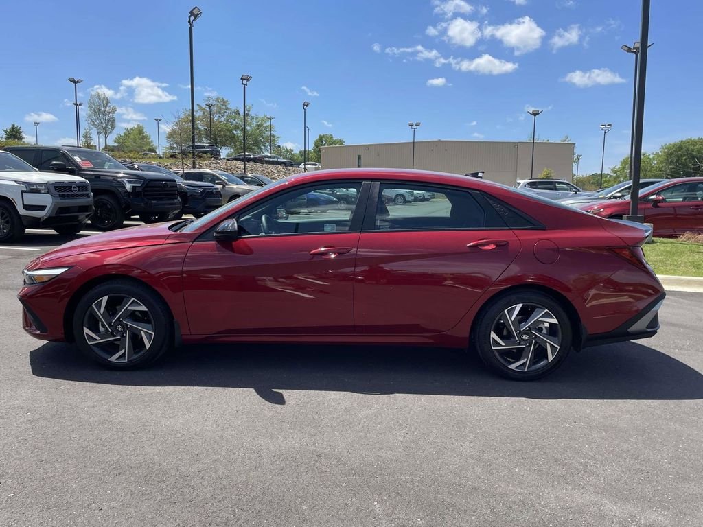 Used 2025 Red Hyundai SEL Sport image 3