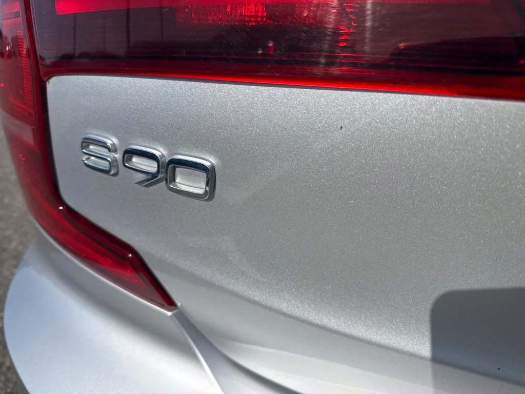 Used 2018 Bright Silver Metallic Volvo T6 Momentum image 12