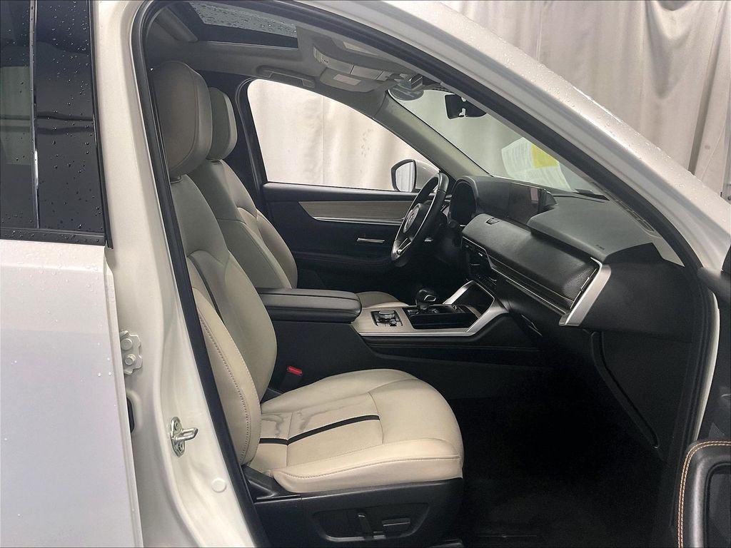 Used 2024 White Mazda Preferred image 11