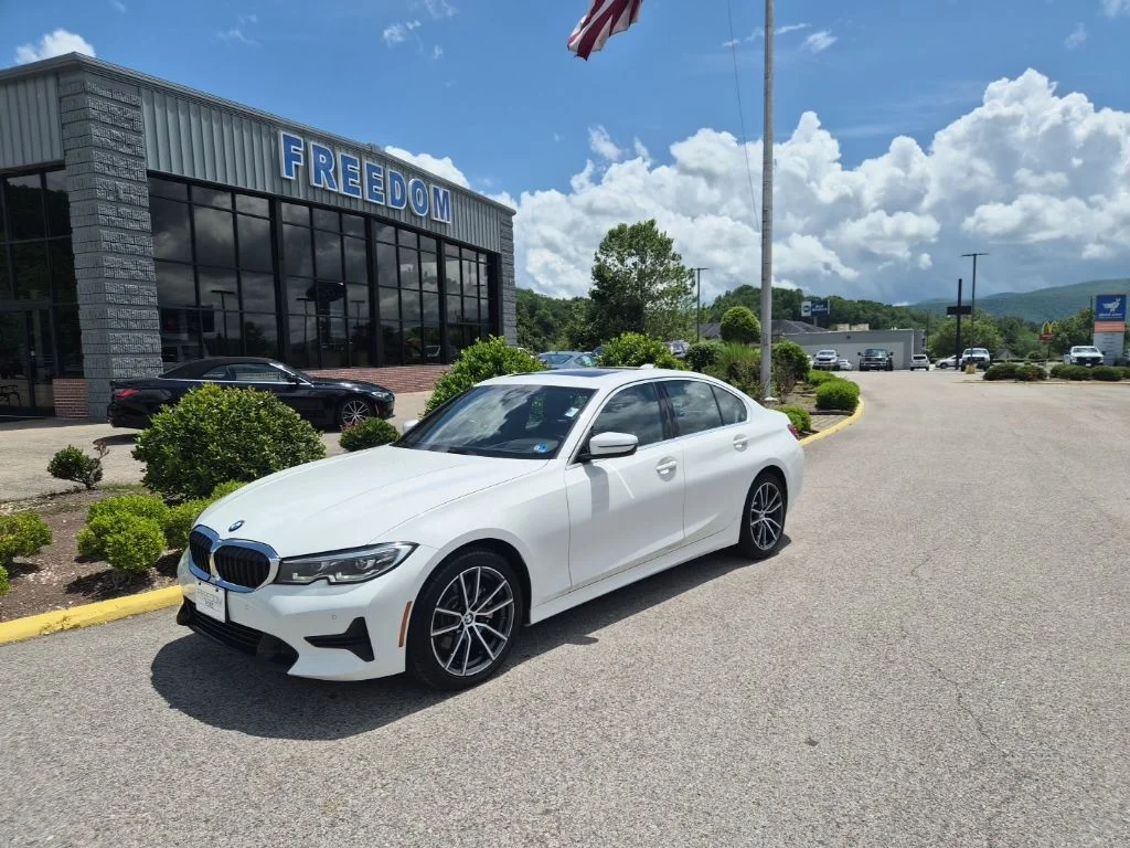 2019 BMW 3 Series 330i xDrive Sedan's photo