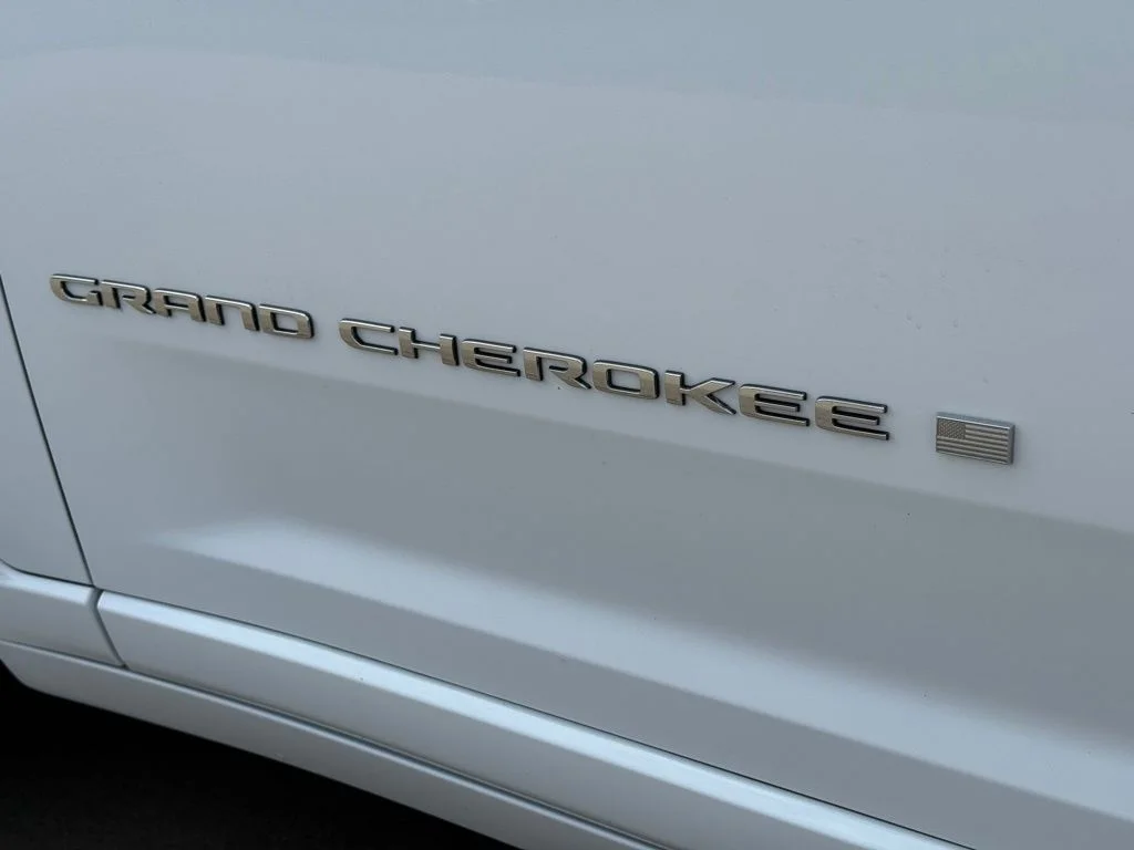 Used 2023 White Jeep Overland image 9
