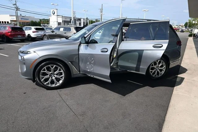 Used 2024 Gray BMW xDrive40i image 40