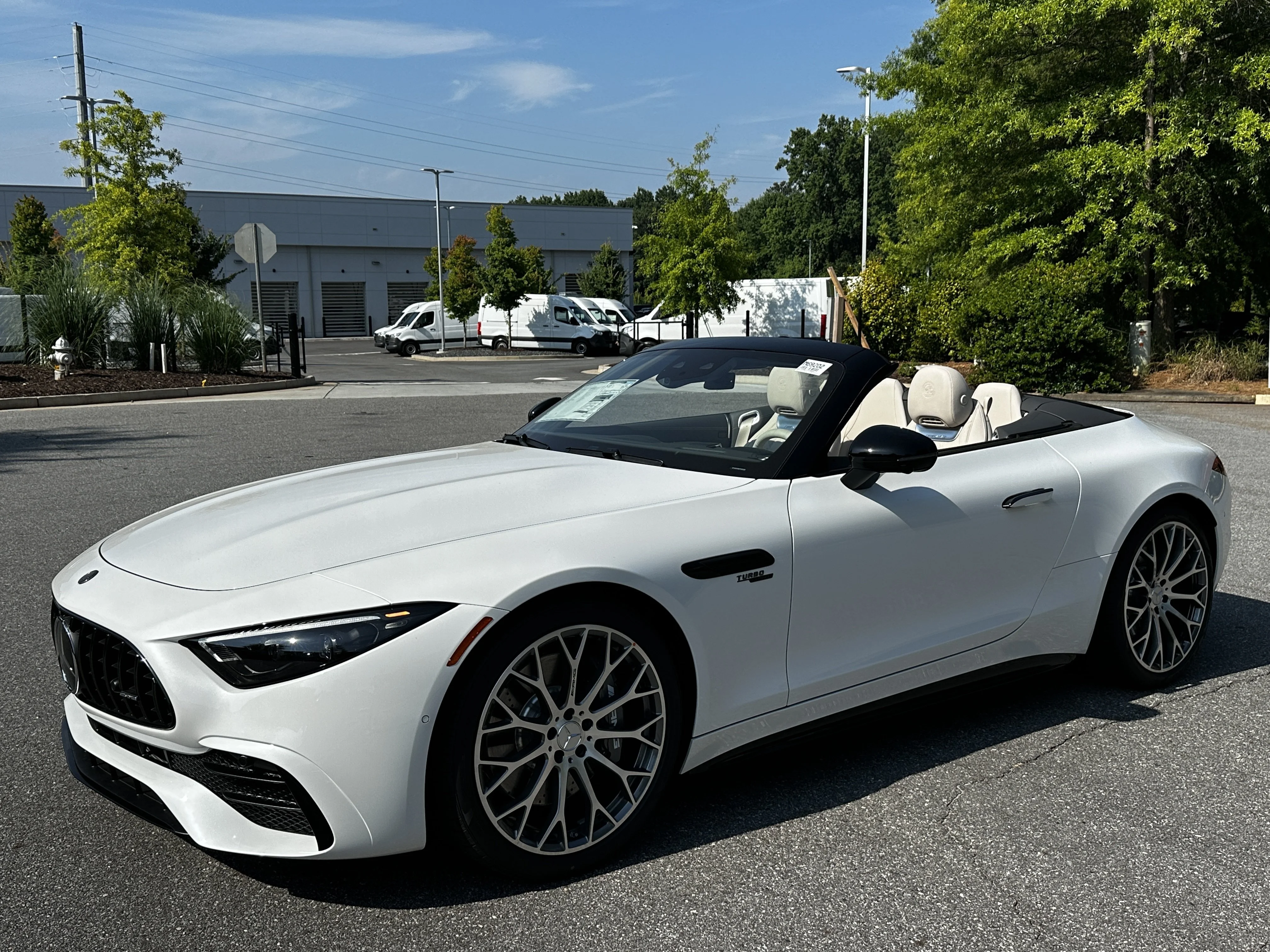 New 2026 MANUFAKTUR Moonlight White Metallic Mercedes-Benz AMG® SL 43 image 4