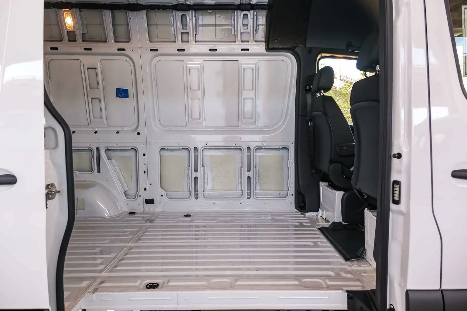 New 2026 Arctic White Mercedes-Benz Cargo 144WB High Roof RWD 2.0L I4 Diesel Turbo HO image 23