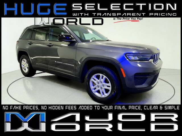 Used 2024 Gray Jeep Laredo image 1