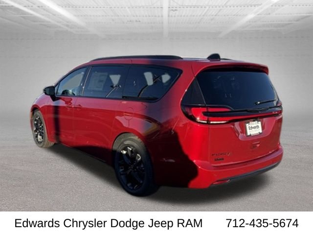 New 2026 Red Hot Pearl-Coat Exterior Paint Chrysler Select image 6