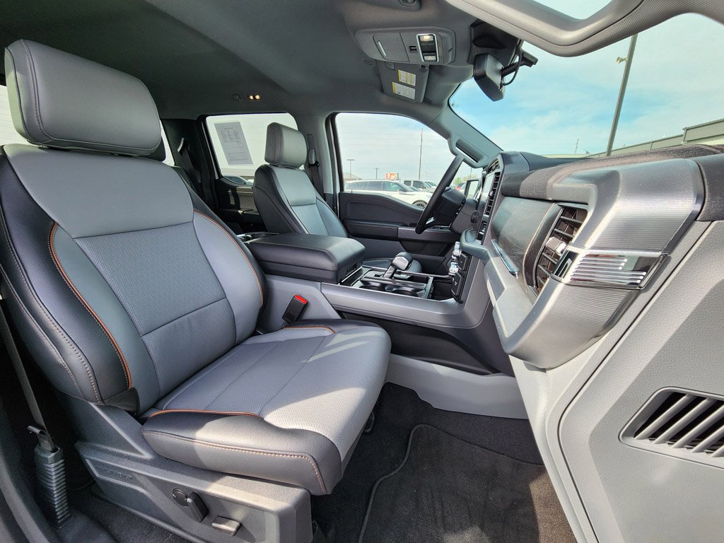Used 2025 Oxford White Ford LARIAT image 12