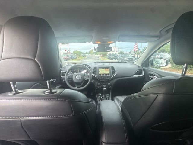 Used 2023 White Jeep Altitude image 20