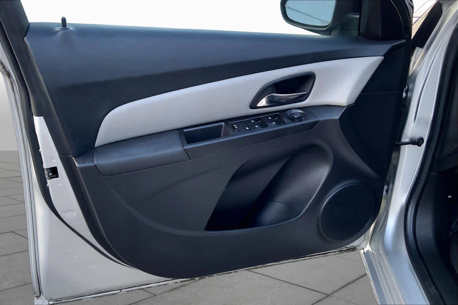 Used 2016 Silver Ice Metallic Chevrolet LS image 21
