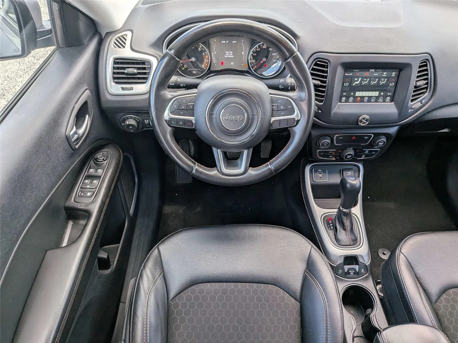 Used 2021  Jeep Latitude image 16