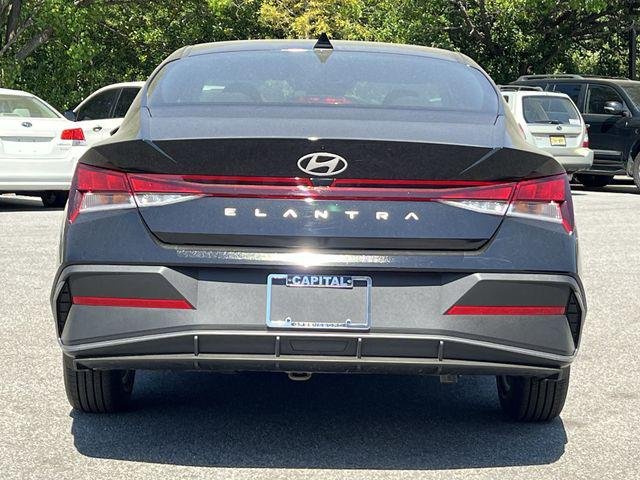 New 2026 Black Hyundai SE image 30