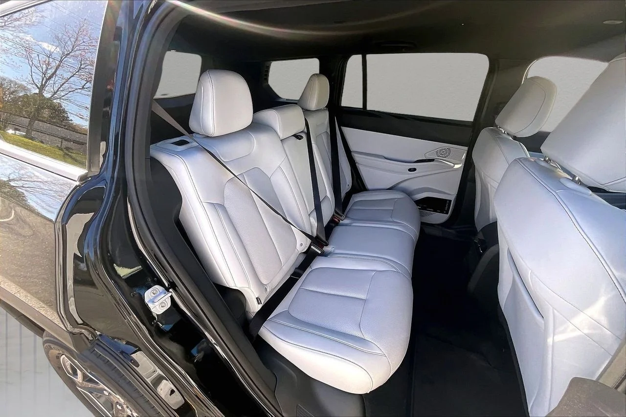 New 2026 Diamond Black Crystal Pearl-Coat Exterior Paint Jeep Limited image 20