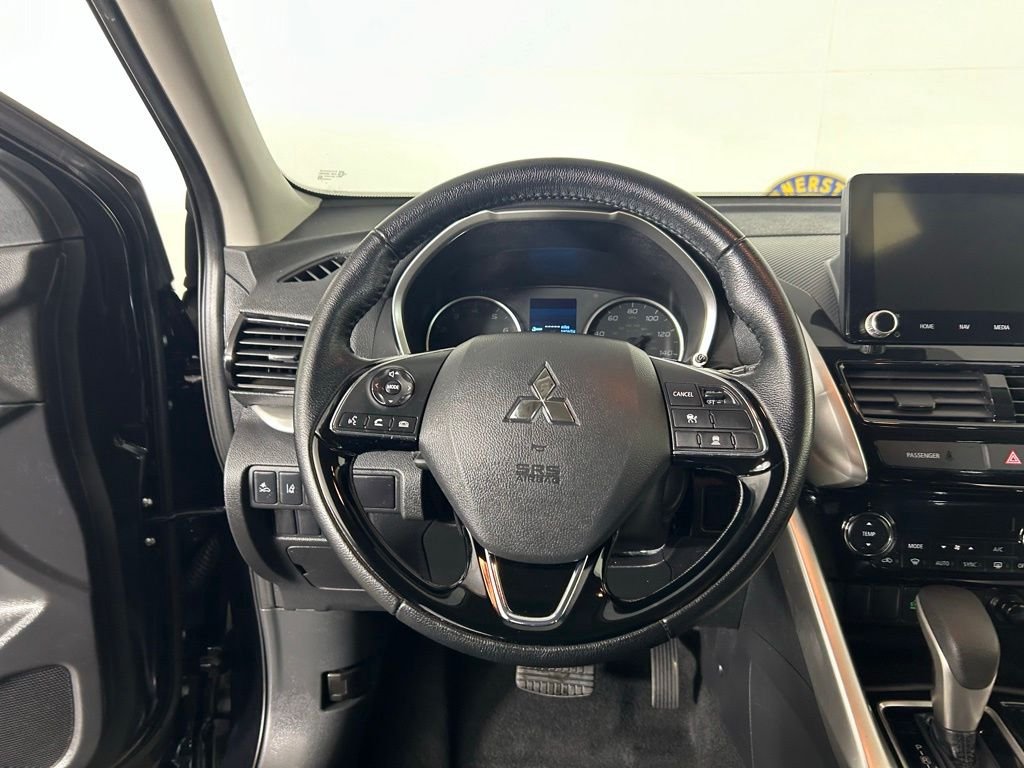 Used 2024 Silver Mitsubishi SE image 7