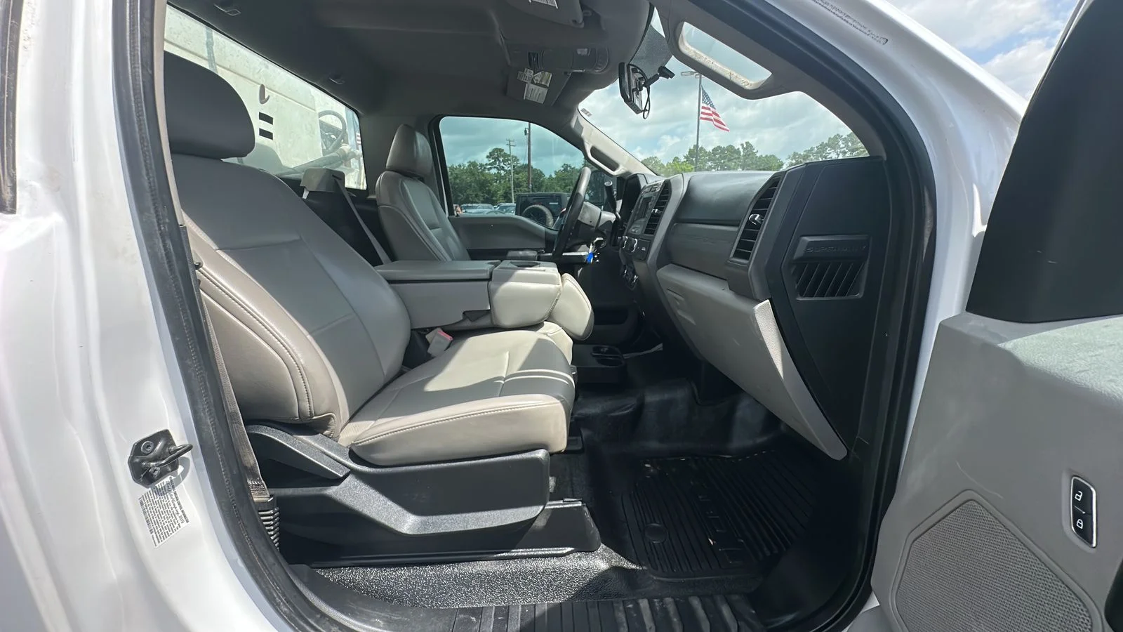 Used 2019 White Ford XL image 16