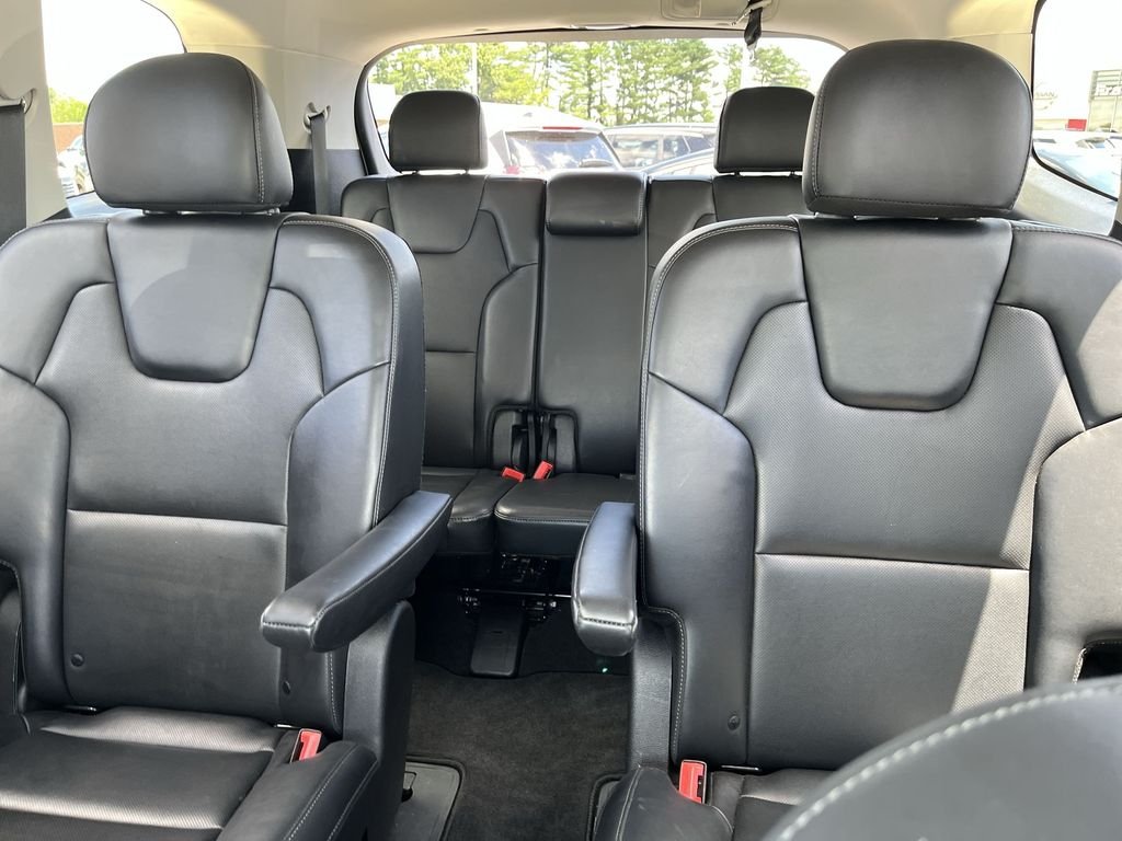 Used 2025 White Kia S image 23