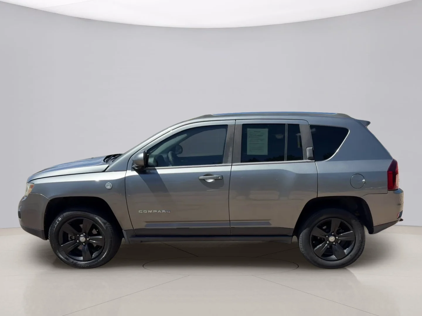 Used 2014 Gray Jeep LIMITED image 2