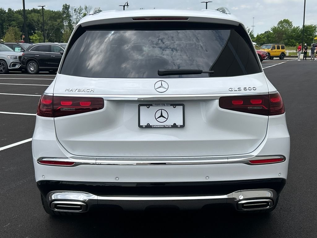 New 2026 MANUFAKTUR Moonlight White Metallic Mercedes-Benz Maybach GLS 600 image 6