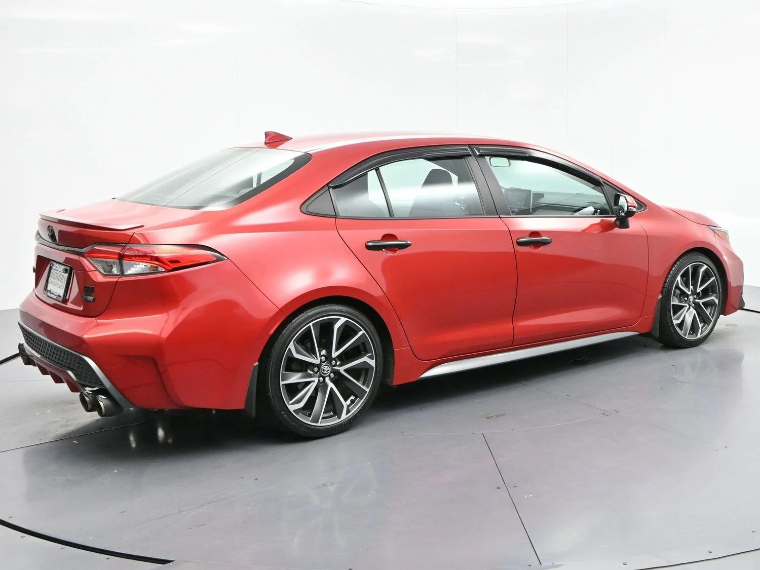 Used 2020 Barcelona Red Metallic Toyota SE image 7