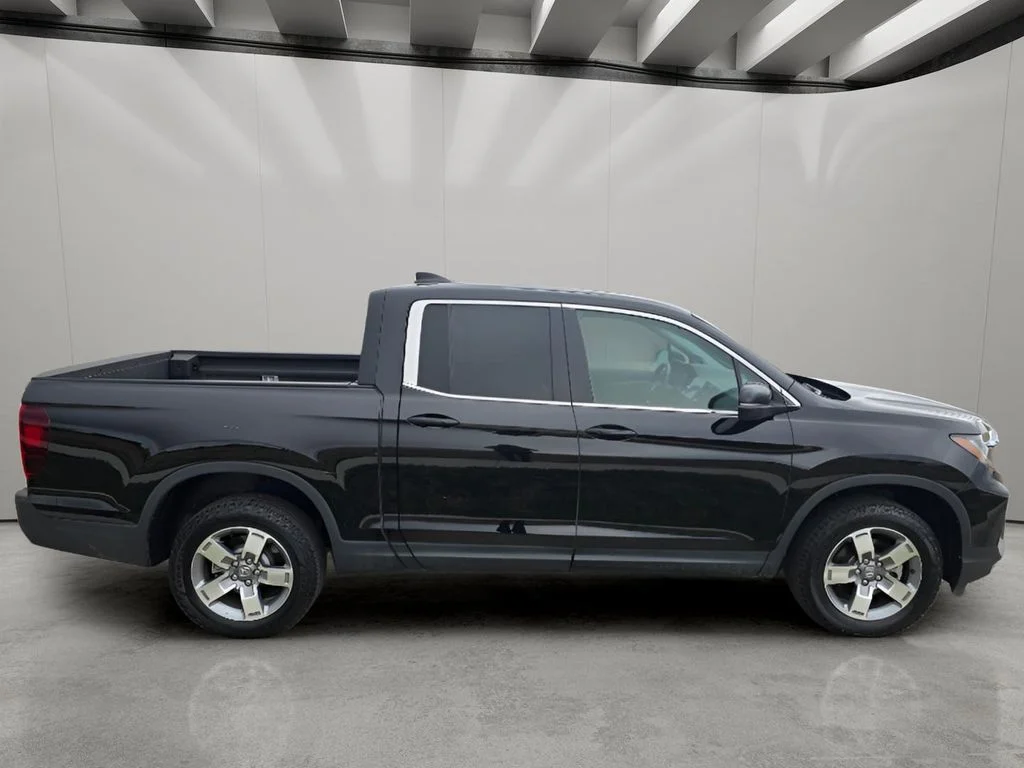 Used 2025 Black Honda RTL image 6