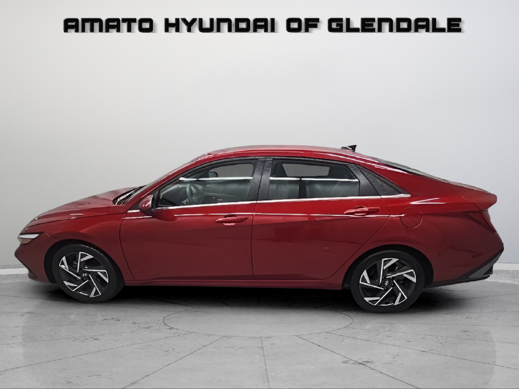 Used 2025 Red Hyundai SEL Convenience image 3