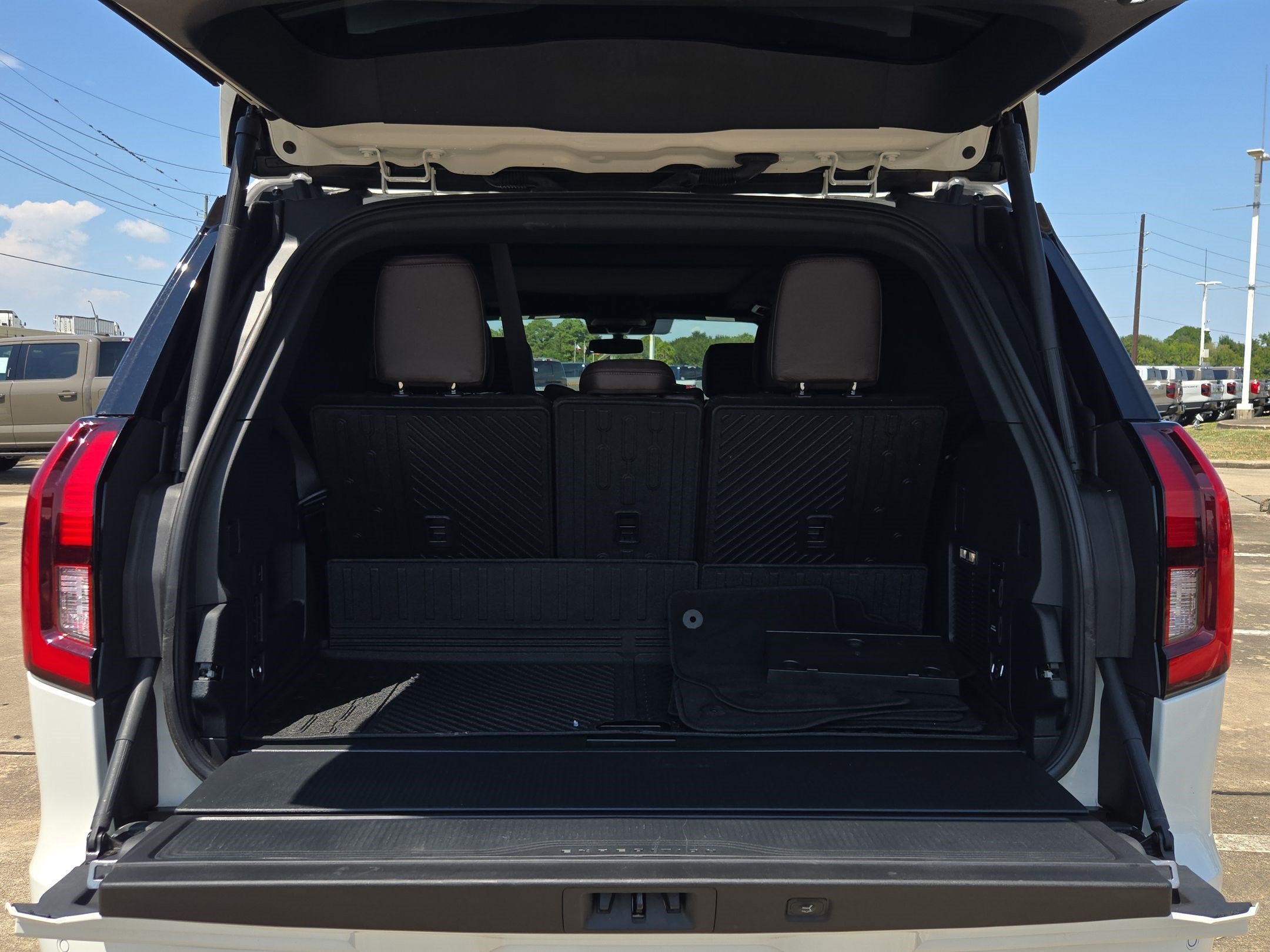 Used 2025 White Metallic Ford King Ranch image 25
