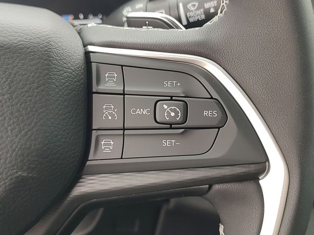 New 2026 Diamond Black Crystal Pearlcoat Jeep Laredo image 21