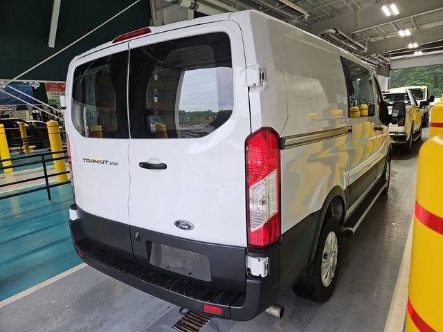 Used 2025 Oxford White Ford Base image 4