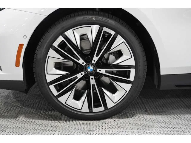 New 2026 Mineral White Metallic BMW 530i image 7