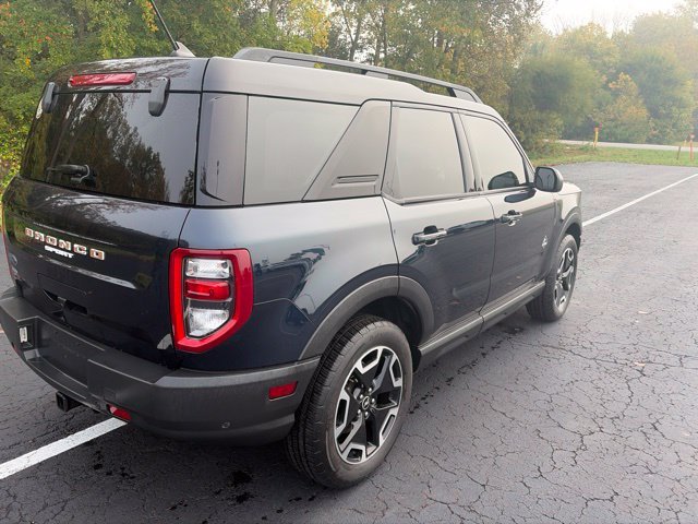 Used 2021 Blue Metallic Ford Outer Banks image 11