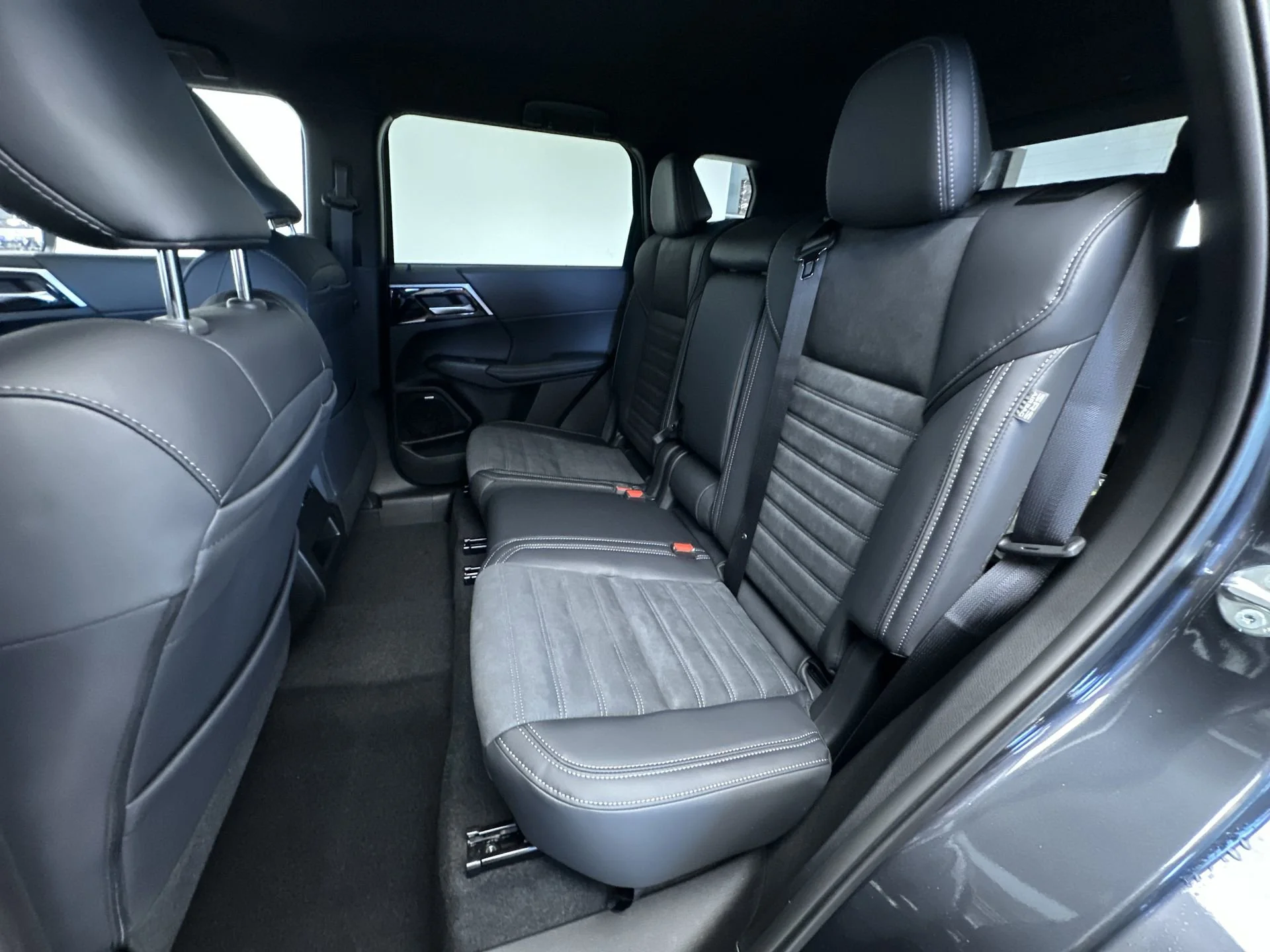 New 2026 Graphite Gray Mitsubishi LE 1.5T S-AWC image 22