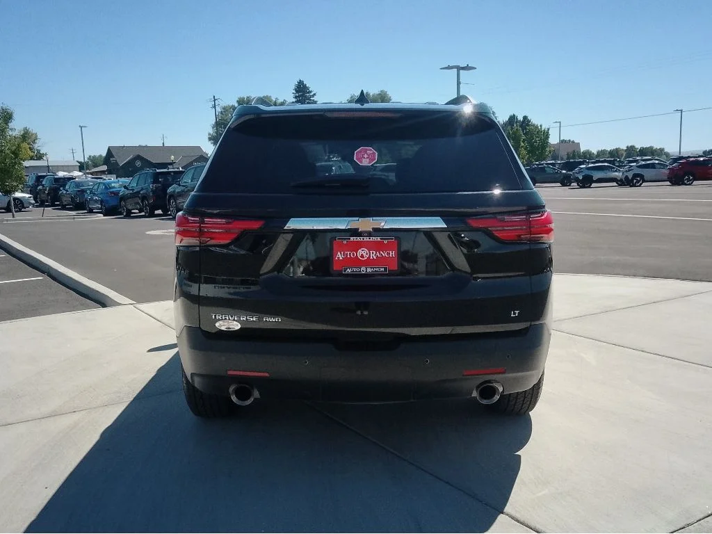 Used 2022 Mosaic Black Metallic Chevrolet LT Cloth image 4