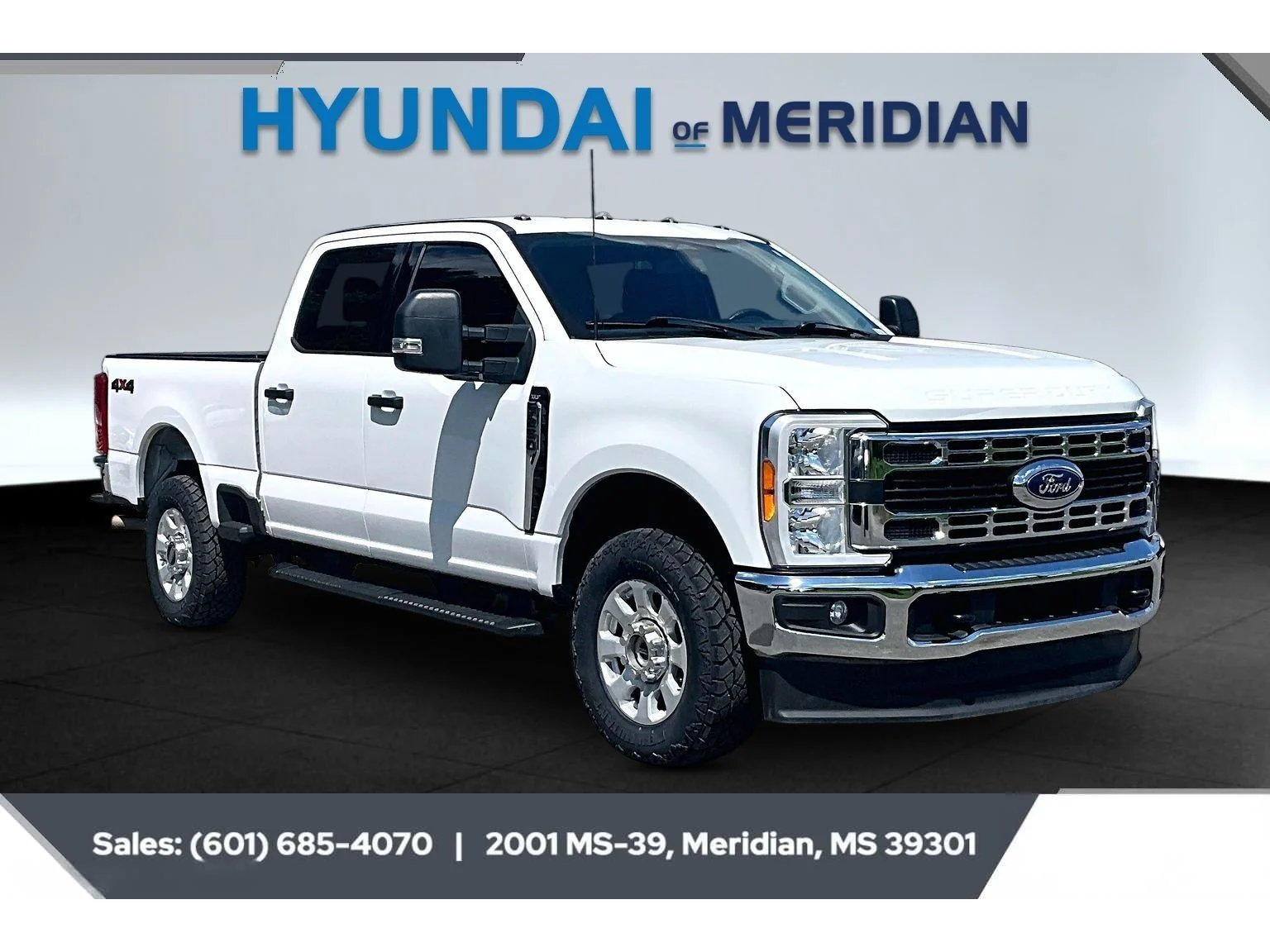 Used 2023 Oxford White Ford XLT image 1