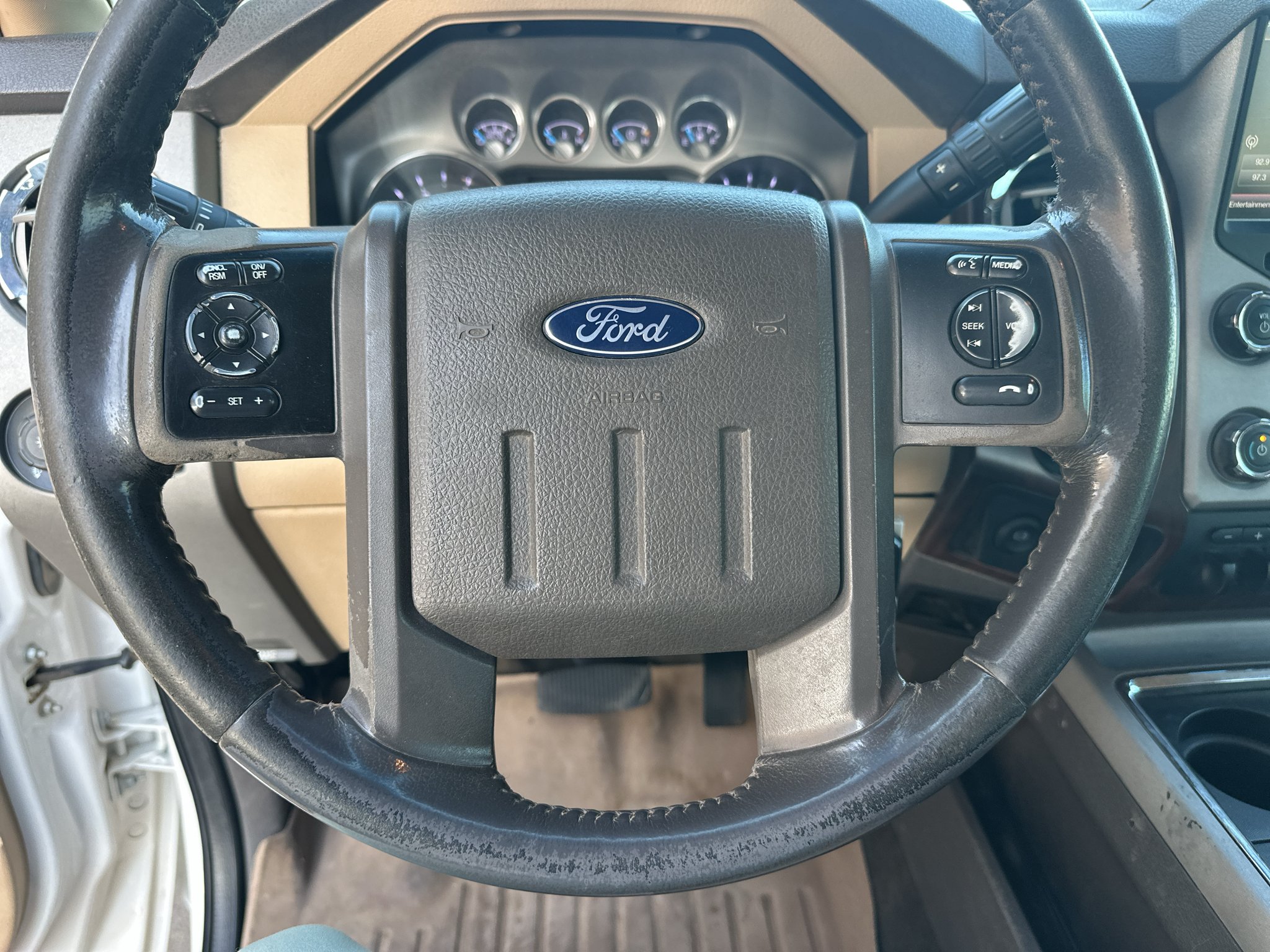 Used 2016 White Platinum Metallic Tri-Coat Ford LARIAT image 18