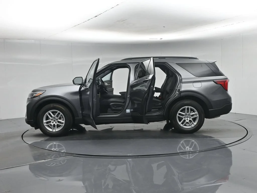 New 2027 Carbonized Gray Metallic Ford Active image 4