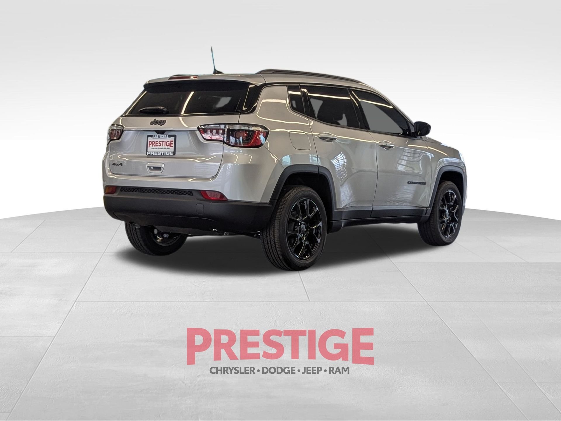 New 2026 Silver Zynith Metallic Clearcoat Jeep Latitude image 5