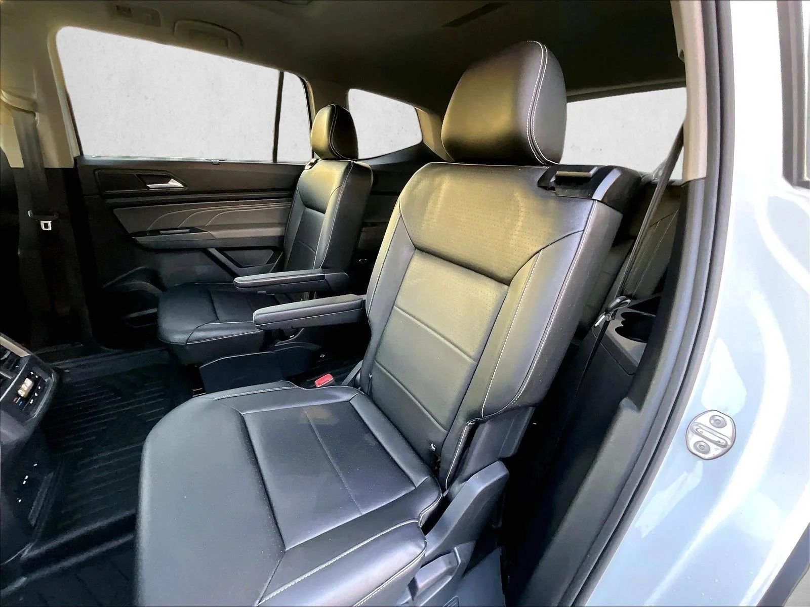 Used 2022 White Volkswagen 3.6L V6 SEL image 28