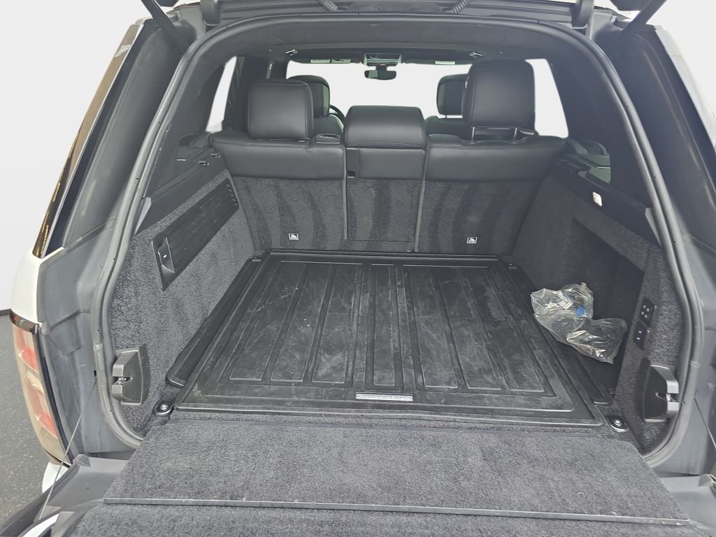 Used 2020 White Land Rover HSE image 14