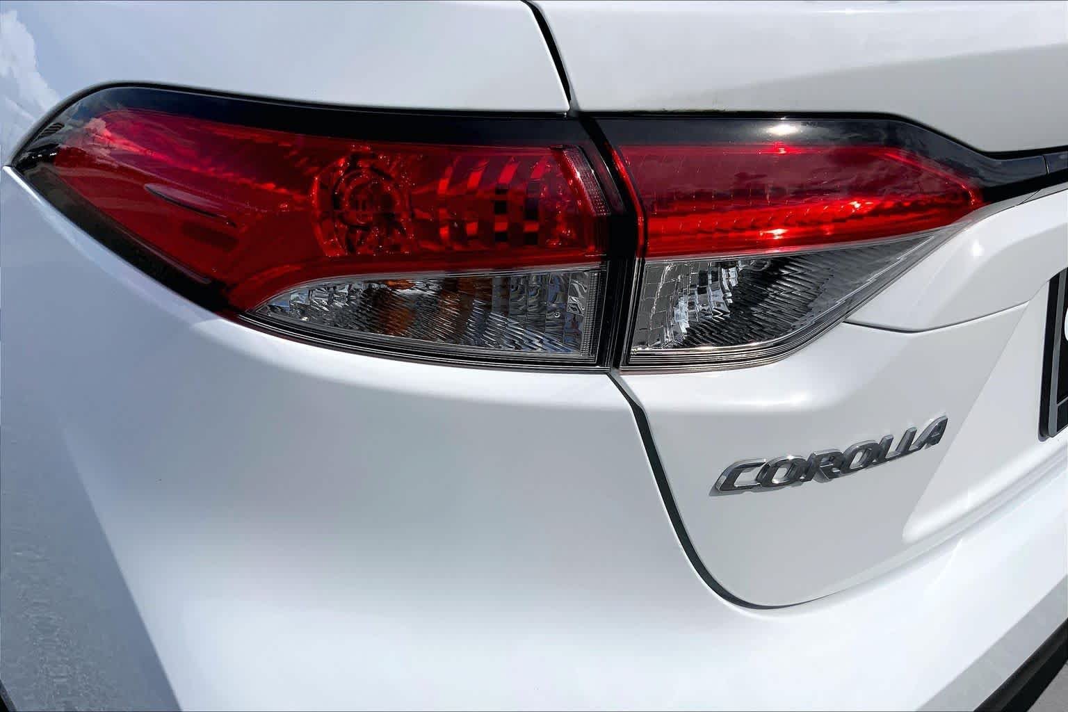 Used 2024 Ice Cap Toyota LE image 28